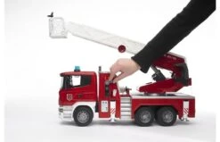 Bruder 3590 Scania R-Serie Brandweer Met Spuit En Sirene